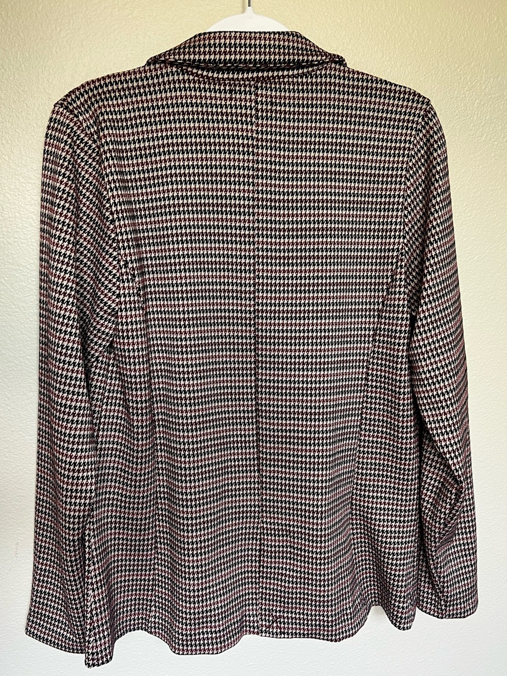 Women's Houndstooth Knit Blazer Jacket - Black, Brown, Cream & Burgundy - Picture 7 of 10